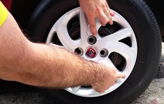 Aprenda a Fixar Calotas no Seu Carro: Guia Completo e Prático